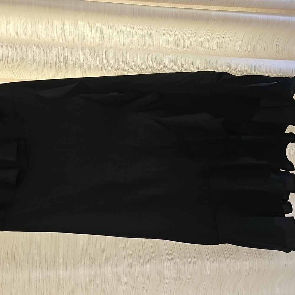 Elegant Black Ruffle Dress - Picture 3 of 3